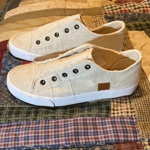 Size 8 tan sneakers